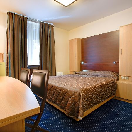 Hotel Terminus Montparnasse Paris Exterior photo