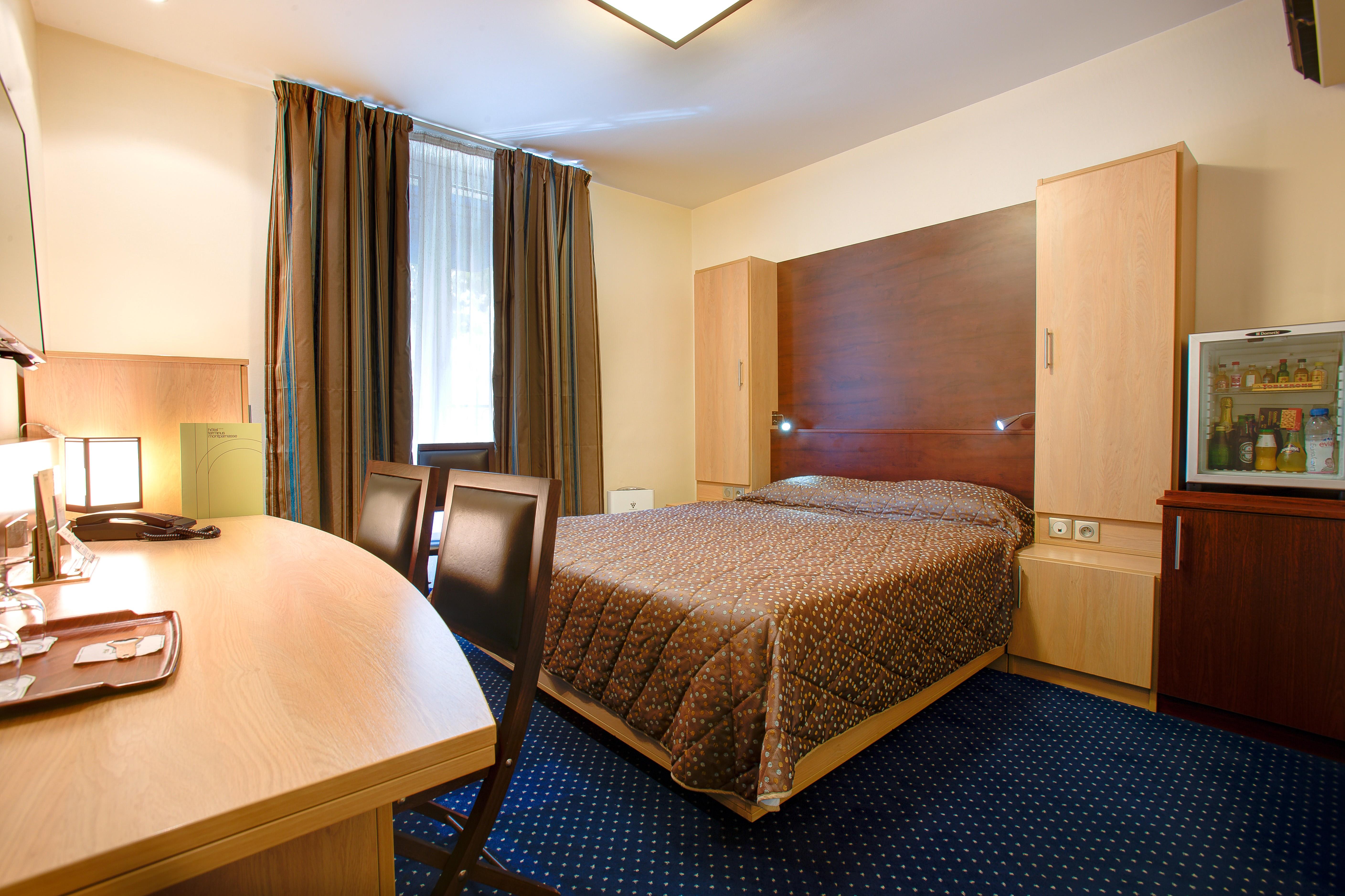 Hotel Terminus Montparnasse Paris Exterior photo